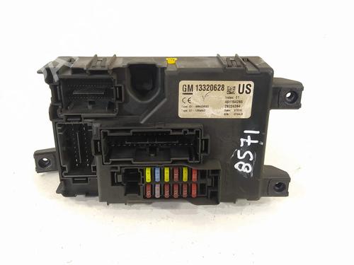 Used Fuse box Fuse box 12253544 12253544