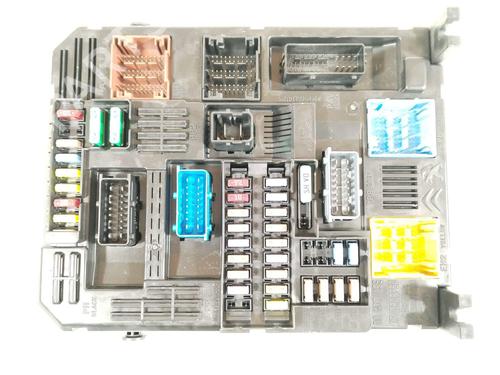 Used Fuse box Fuse box 35953032 35953032