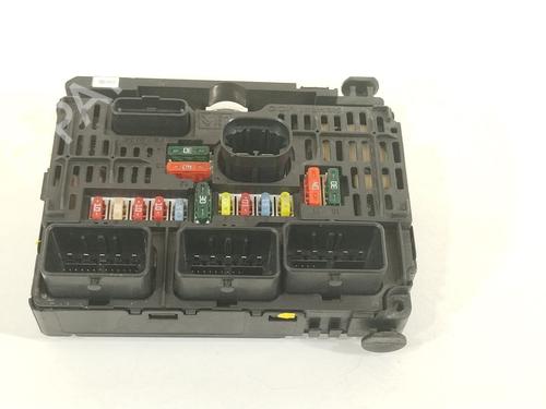 Used Fuse box Fuse box 36886390 36886390