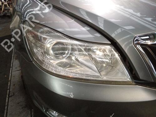 Used Right headlight SKODA OCTAVIA II (1Z3) 1.6 TDI (105 hp) 30514928