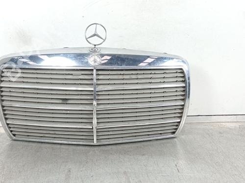 Used Grille MERCEDES-BENZ 123 Saloon (W123) 300 D (123.130) (88 hp) 32026202