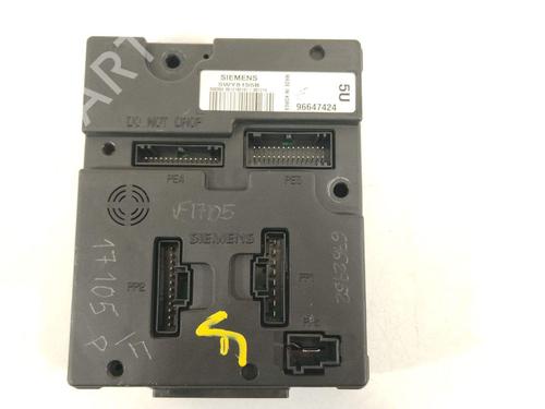 Used Fuse box Fuse box 37173111 37173111