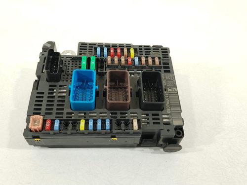Used Fuse box Fuse box 39102940 39102940