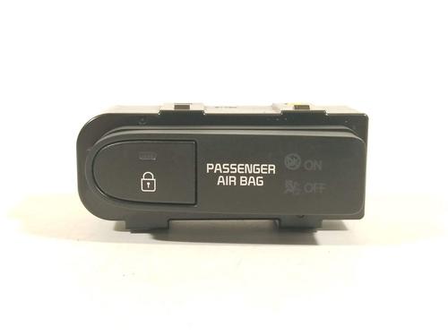 switch-kia-carens-iv-2013-34693279 main image