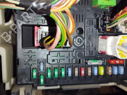 Used Fuse box Fuse box 38284868 38284868