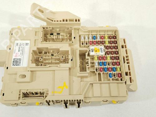 Used Fuse box Fuse box 38538677 38538677