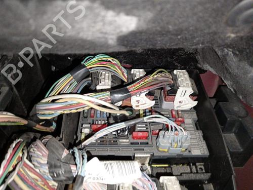 Used Fuse box Fuse box 35765227 35765227