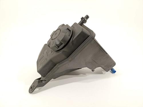 expansion-tank-bmw-1-e87-118-d-17137810592-17138570079-2003-2004-2005-2006-2007-2008-2009-2010-2011-2012-2013-16454490 main image