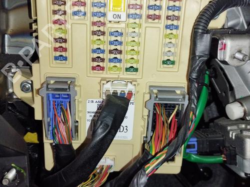 Used Fuse box Fuse box 36989355 36989355