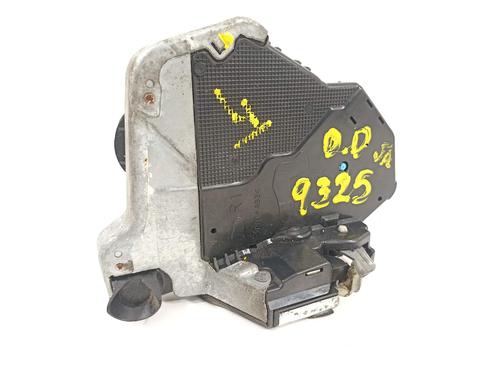 front-right-lock-lexus-is-ii-_e2_-6903053090-r49b2418-2005-2006-2007-2008-2009-2010-2011-2012-2013-16789381 main image
