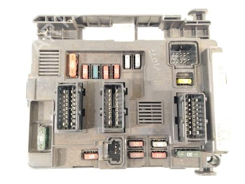 Used Fuse box Fuse box 31630215 31630215
