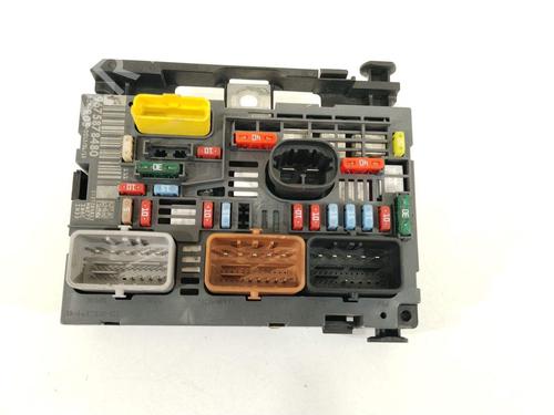 Used Fuse box Fuse box 37198739 37198739