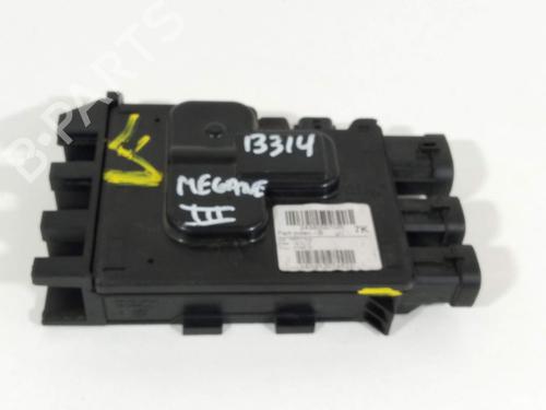 Used Fuse box Fuse box 24951231 24951231