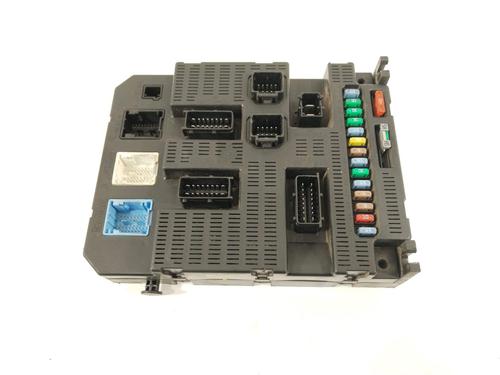 Used Fuse box Fuse box 29909629 29909629