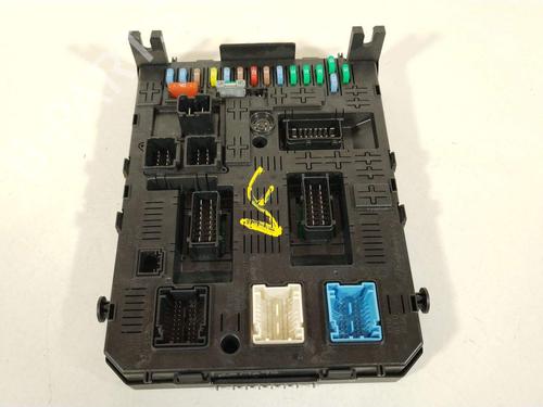 Used Fuse box Fuse box 37025141 37025141