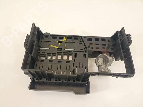 Used Fuse box Fuse box 13379308 13379308