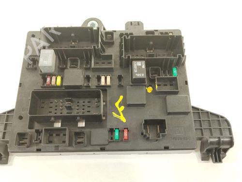 Used Fuse box Fuse box 26739350 26739350