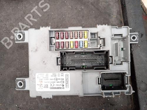 Used Fuse box Fuse box 33843601 33843601