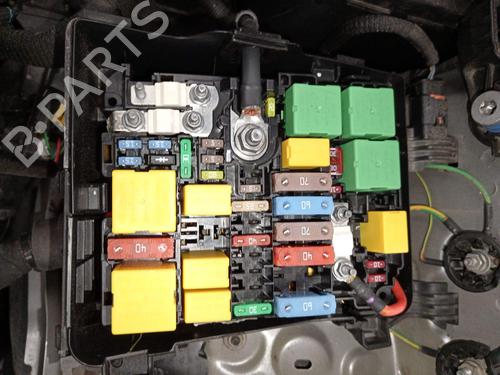 Used Fuse box Fuse box 35900925 35900925