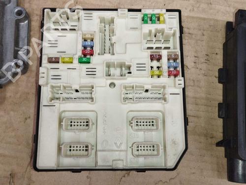 Used Fuse box Fuse box 33626449 33626449