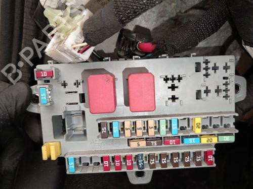 Used Fuse box Fuse box 37589886 37589886