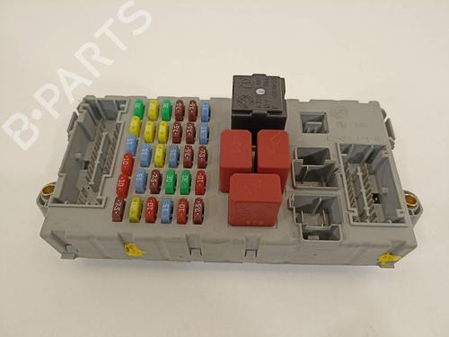 Used Fuse box Fuse box 15767895 15767895
