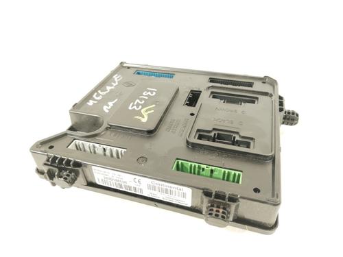 Used Fuse box RENAULT MEGANE III Hatchback (BZ0/1_, B3_) [2008-2025]  30831056