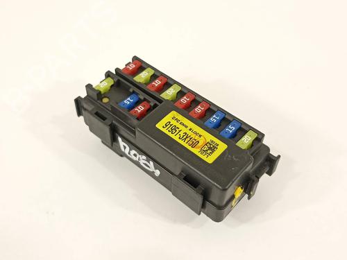 Used Fuse box Fuse box 17826534 17826534