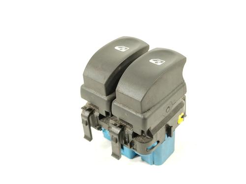 Used Left front window switch RENAULT CLIO III (BR0/1, CR0/1) 1.5 dCi (88 hp) 30831672