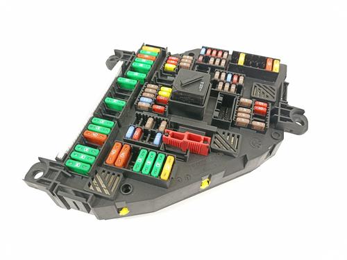 Used Fuse box BMW 5 (F10) 520 d (190 hp) 18407276