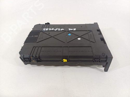 Used Fuse box Fuse box 26007472 26007472