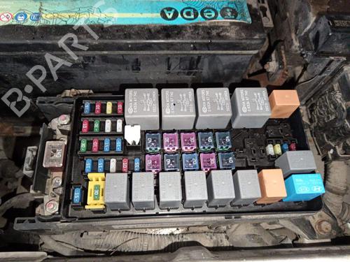 Used Fuse box Fuse box 36421582 36421582