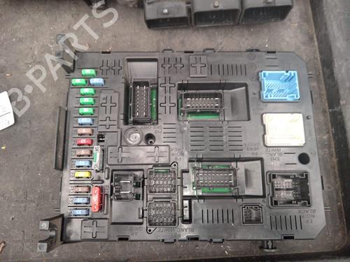 Used Fuse box Fuse box 33695247 33695247