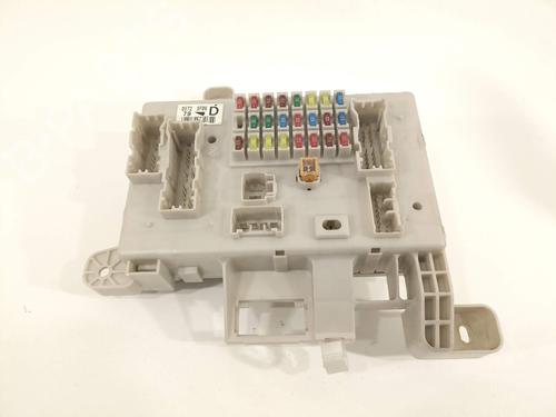 Used Fuse box Fuse box 13643312 13643312