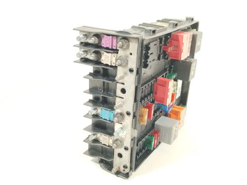 Fuse box VW GOLF V (1K1) 1.9 TDI | BP30684447E1