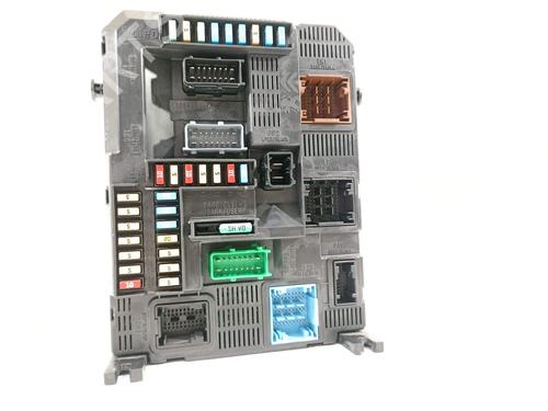 Used Fuse box Fuse box 21066150 21066150