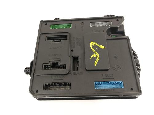 Used Fuse box Fuse box 13705896 13705896