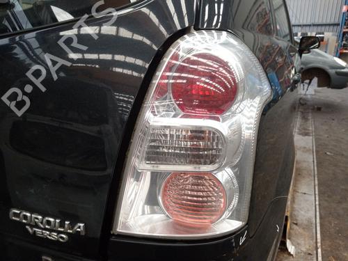 Used Right taillight TOYOTA COROLLA Verso (ZER_, ZZE12_, R1_) 2.2 D-4D (AUR10_, AUR10R) (136 hp) 28184226
