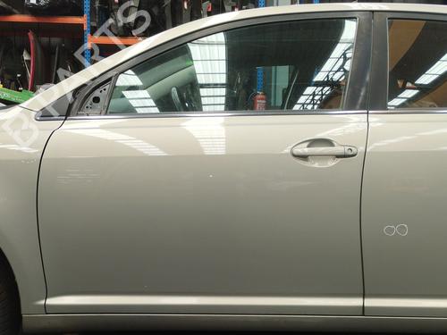 Used Left front door Left front door TOYOTA AVENSIS (_T25_) [2003-2008] 35785401 35785401
