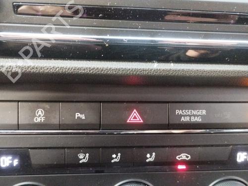 switch-seat-leon-sc-5f5-2013-2014-2015-2016-2017-2018-18069366 main image