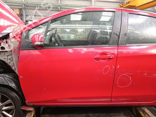 Used Left front door Left front door TOYOTA YARIS (_P13_) 1.0 (KSP130) (72 hp) 36111718 36111718