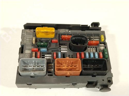 Used Fuse box Fuse box 31852618 31852618
