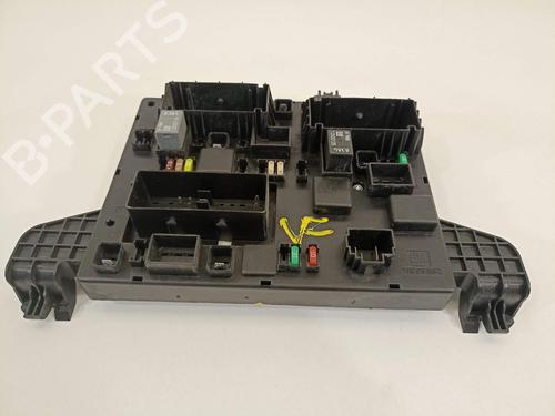 Used Fuse box Fuse box 15802541 15802541