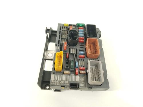 Used Fuse box Fuse box 26530090 26530090