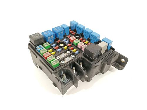 Used Fuse box Fuse box 15896579 15896579