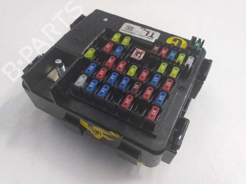 Fuse box HYUNDAI TUCSON (TL, TLE) 1.7 CRDi (116 hp) 6098393