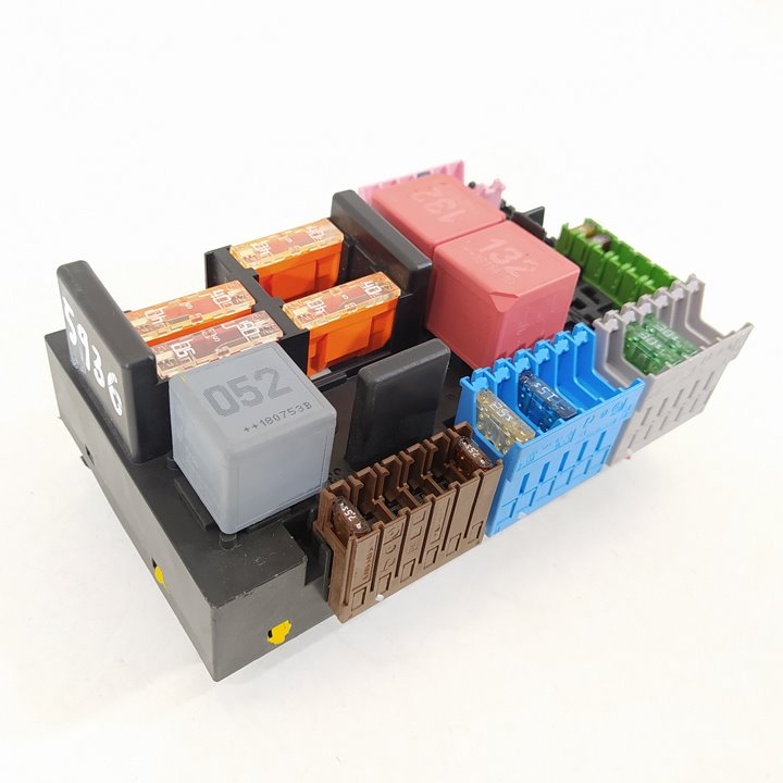 Fuse box MERCEDESBENZ ECLASS (W213) E 220 d (213.004) 9756647 BParts