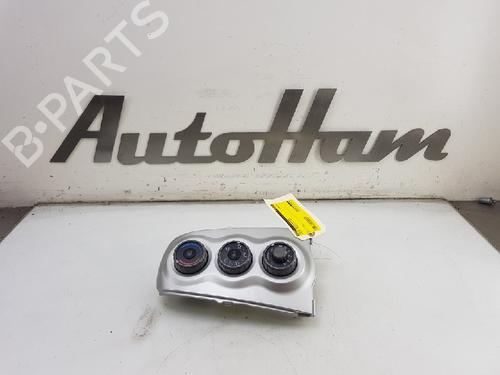Used Climate control TOYOTA YARIS (_P9_) 1.3 VVT-i (SCP90_, SCP90R) (87 hp) 12029869
