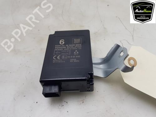 Used Electronic module TOYOTA YARIS (_P13_) 1.5 Hybrid (NHP130_) (101 hp) 23218281