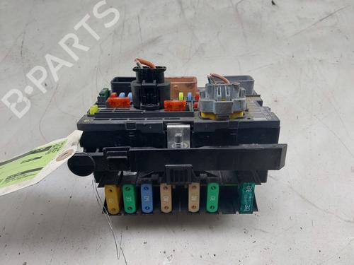 Used Fuse box PEUGEOT 5008 (0U_, 0E_) 1.6 16V (156 hp) 31884536